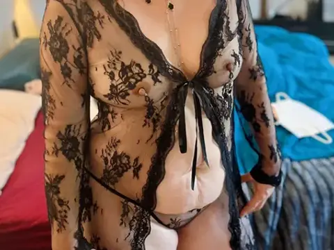 I’m a mom and I like to get dressed up in sexy lingerie. Don’t try to stop me.