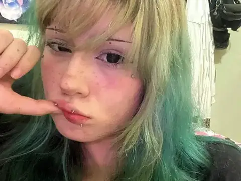 Petite wifey